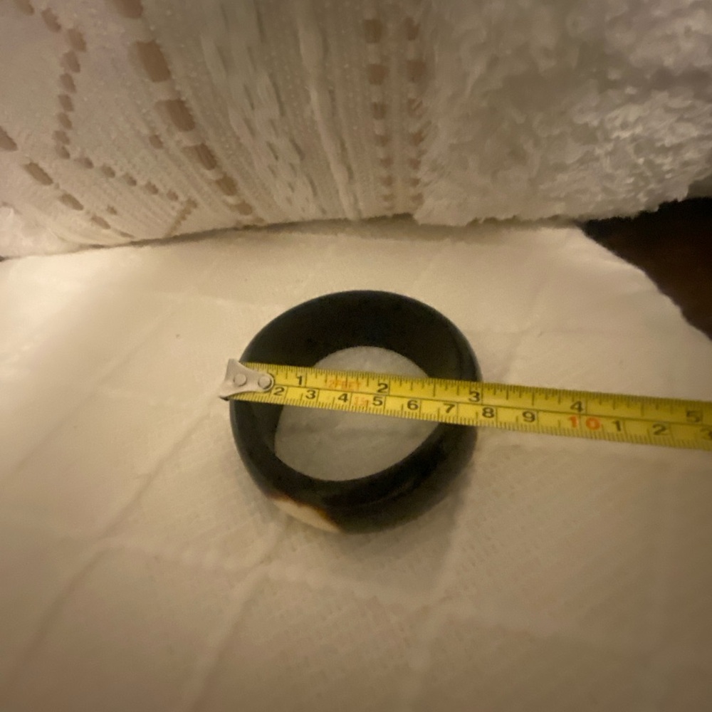 Acrylic Bone Look Black and Cream Bangle - Picture 5 of 7